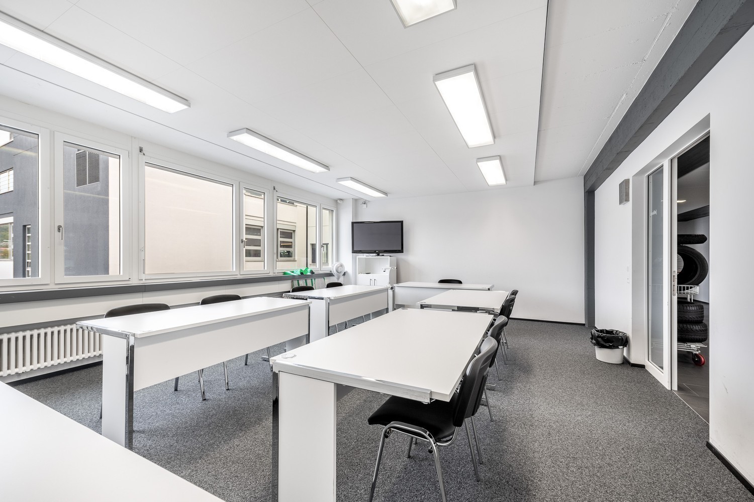 350m² office, photo 1 of 9