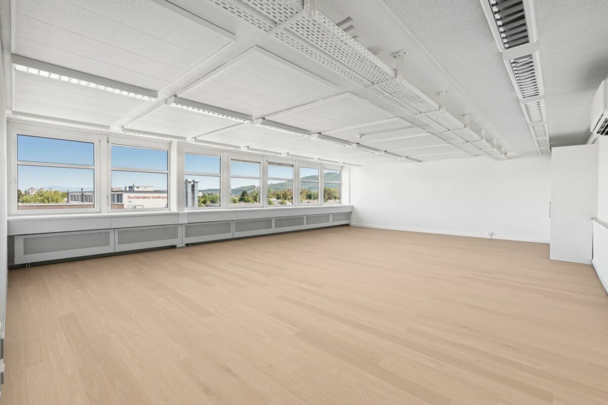 190m² commercial 

Attractifs bureaux avec loyer échelonné et disponibilité immédiate 

Vous recherchez un nouveau siège social déjà entièrement aménagé et offrant un environnement de travail agréable à votre équipe ? 

À la Sternenhofstrasse 15 à Reinach, nous louons dès maintenant ou sur demande e