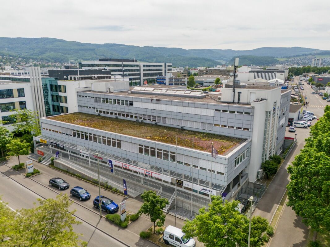 190m² commercial 

Attractifs bureaux avec loyer échelonné et disponibilité immédiate 

Vous recherchez un nouveau siège social déjà entièrement aménagé et offrant un environnement de travail agréable à votre équipe ? 

À la Sternenhofstrasse 15 à Reinach, nous louons dès maintenant ou sur demande e