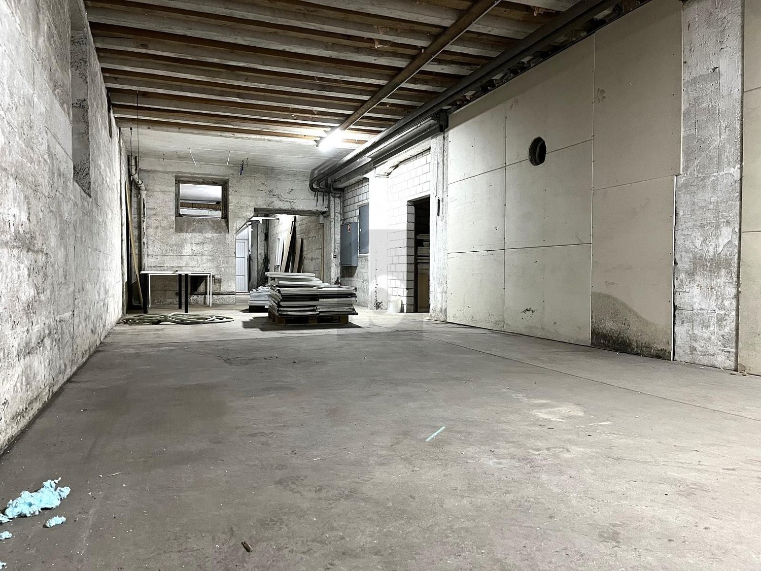 350m² storage room, photo 1 of 4