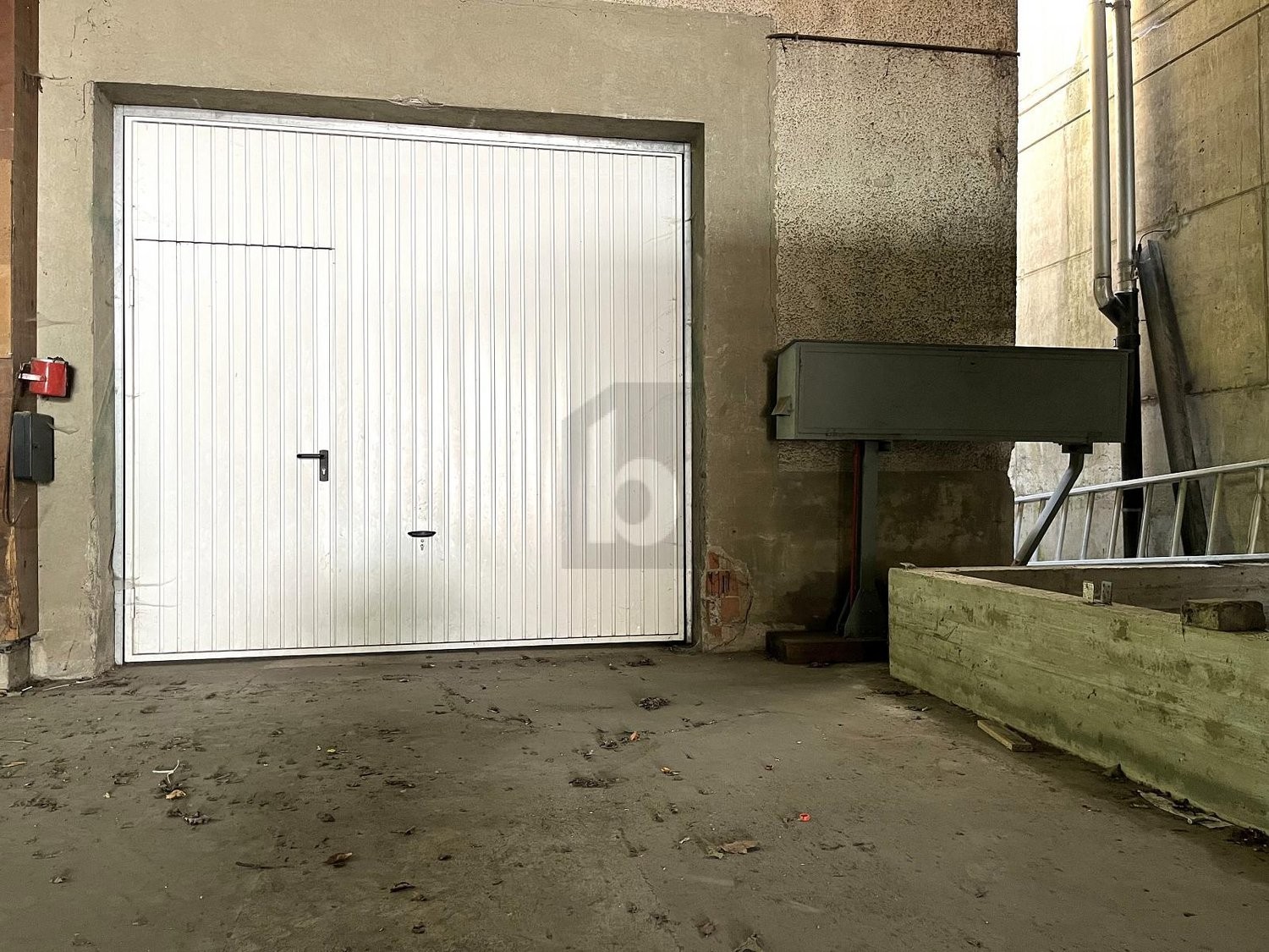 350m² storage room, photo 3 of 4