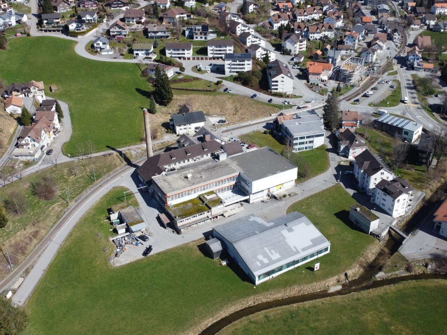 100m² commercial