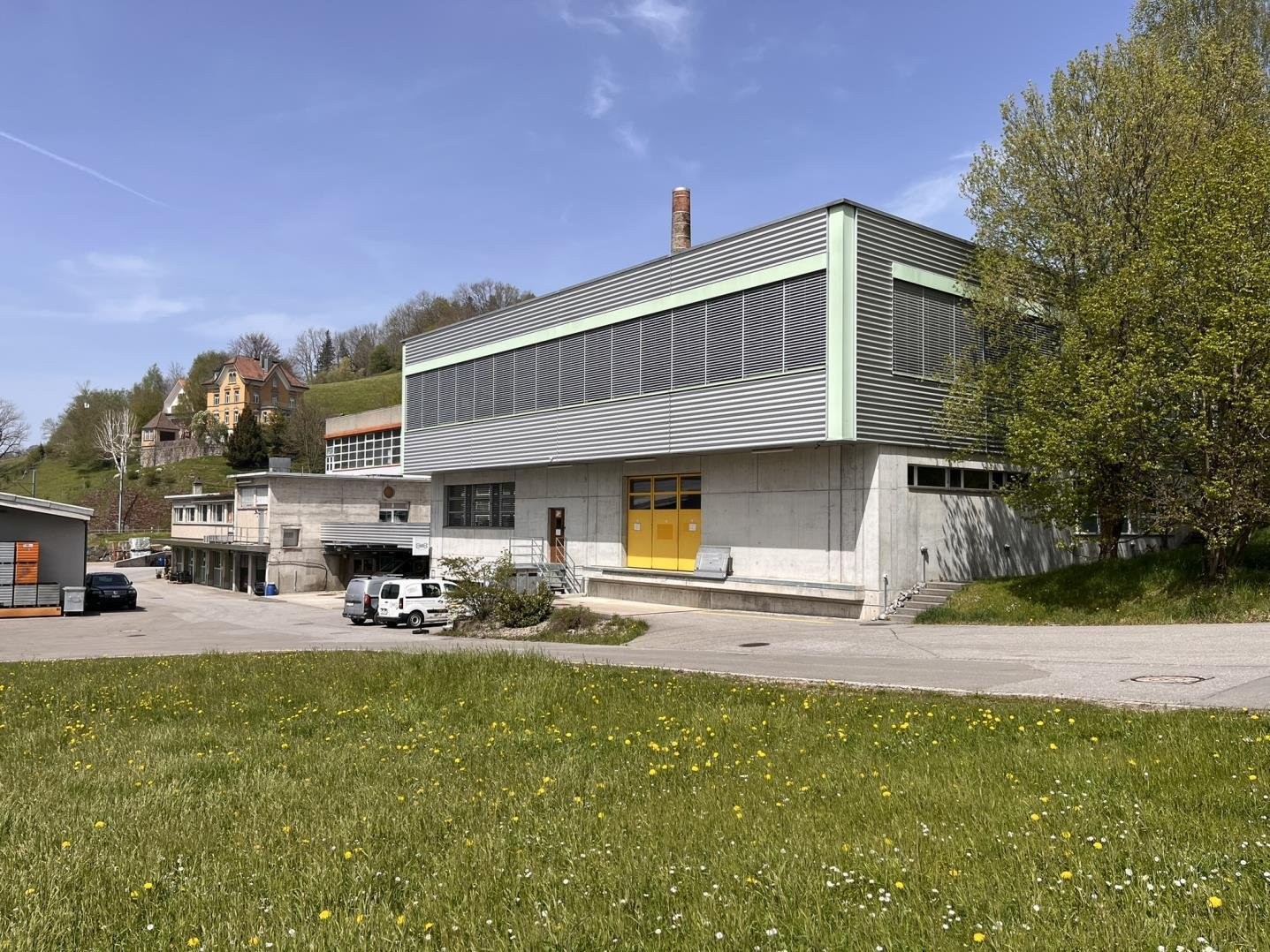 100m² commercial