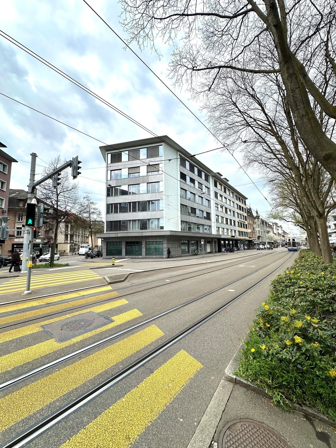 241m² office, photo 2 of 3