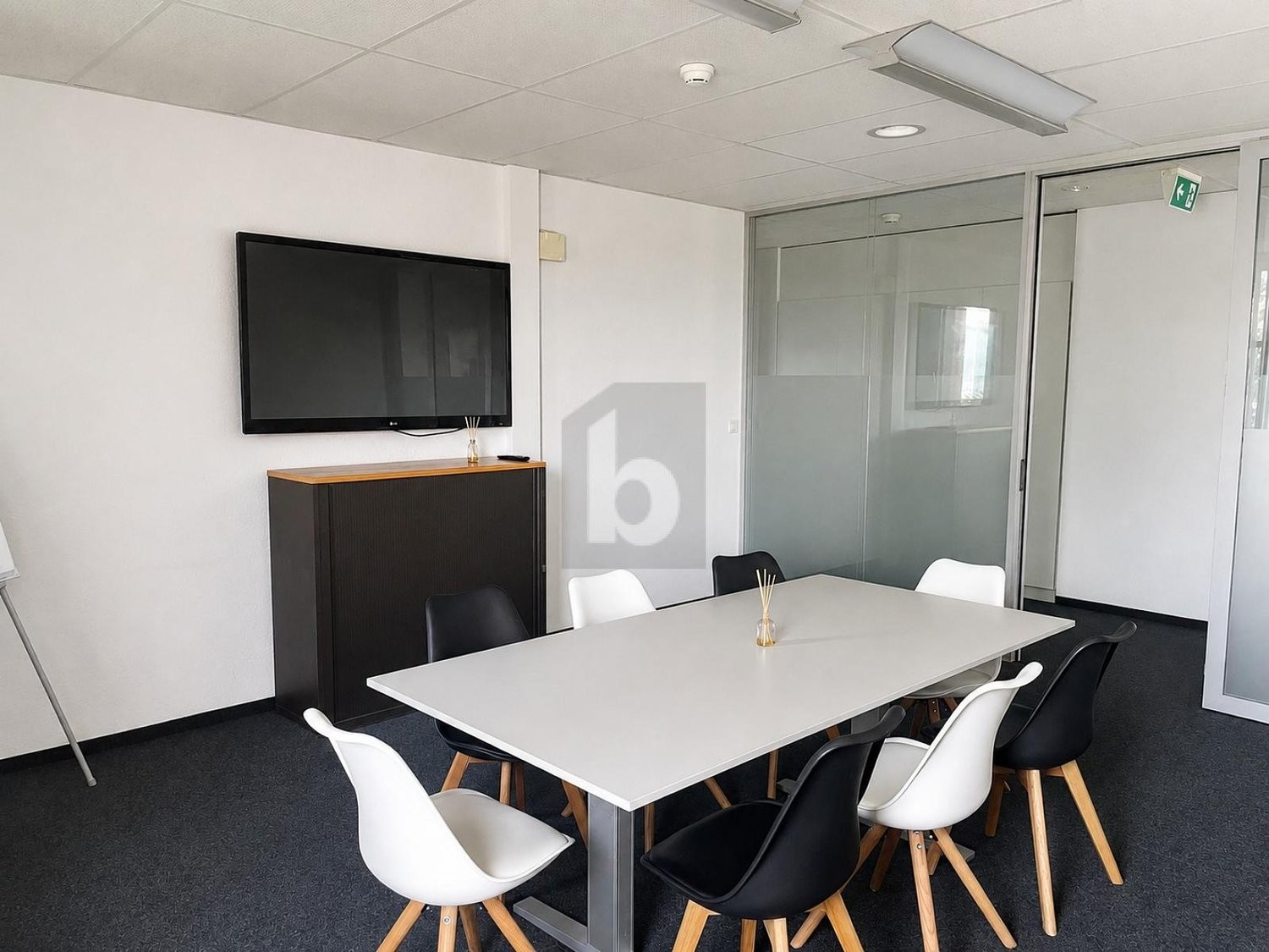 122m² office, photo 1 of 4