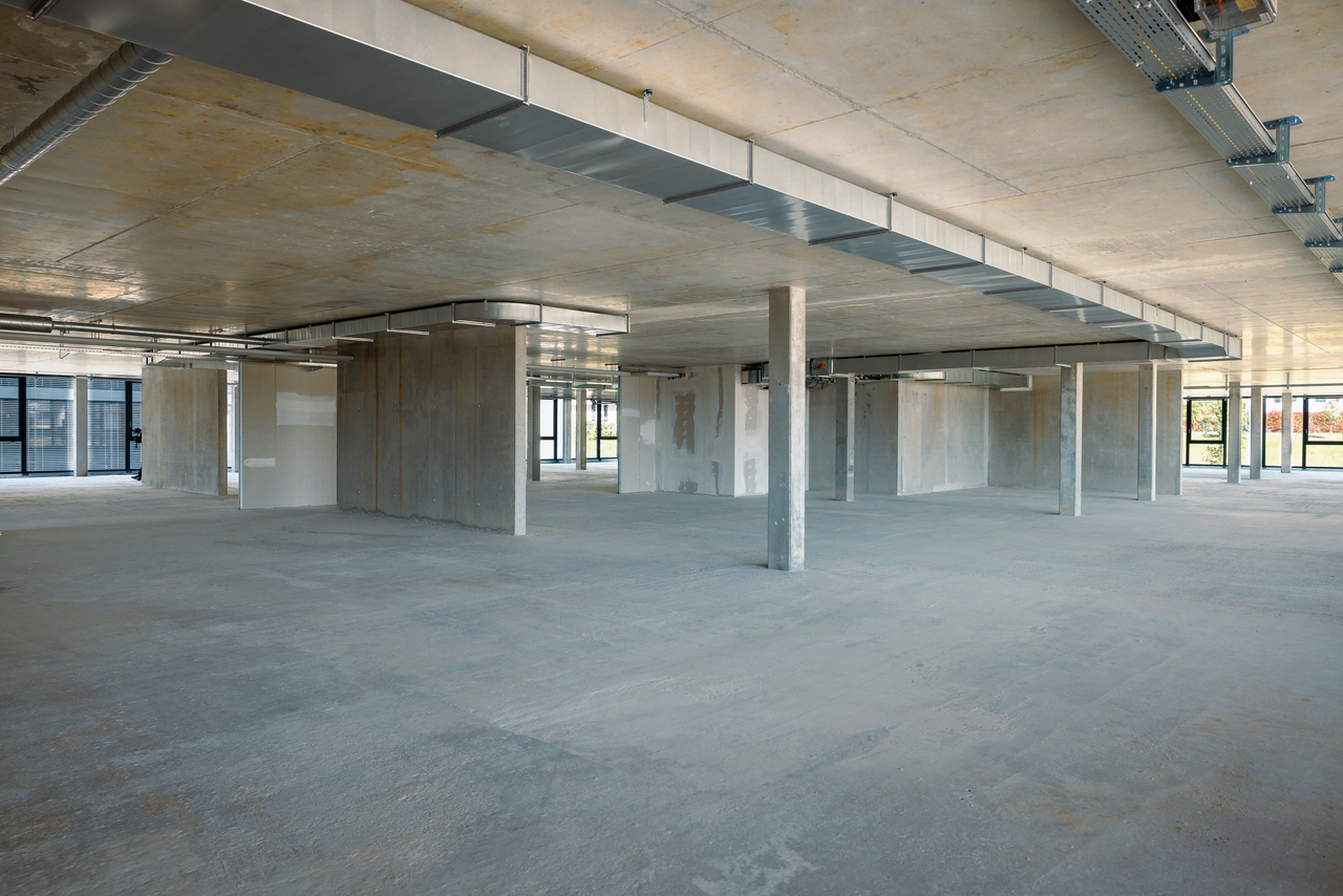 200m² atelier, photo 1 of 6