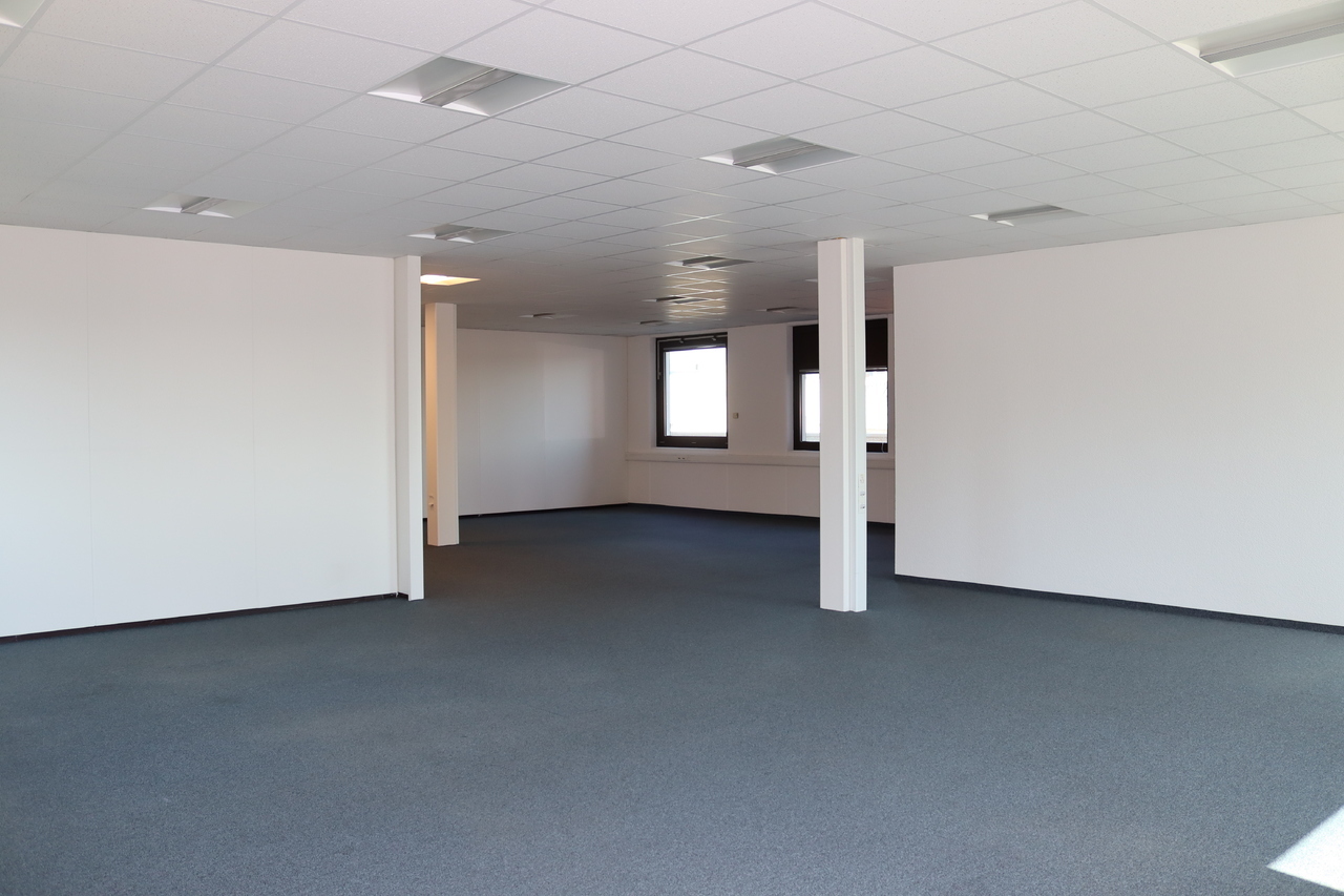 380m² office, photo 3 of 7