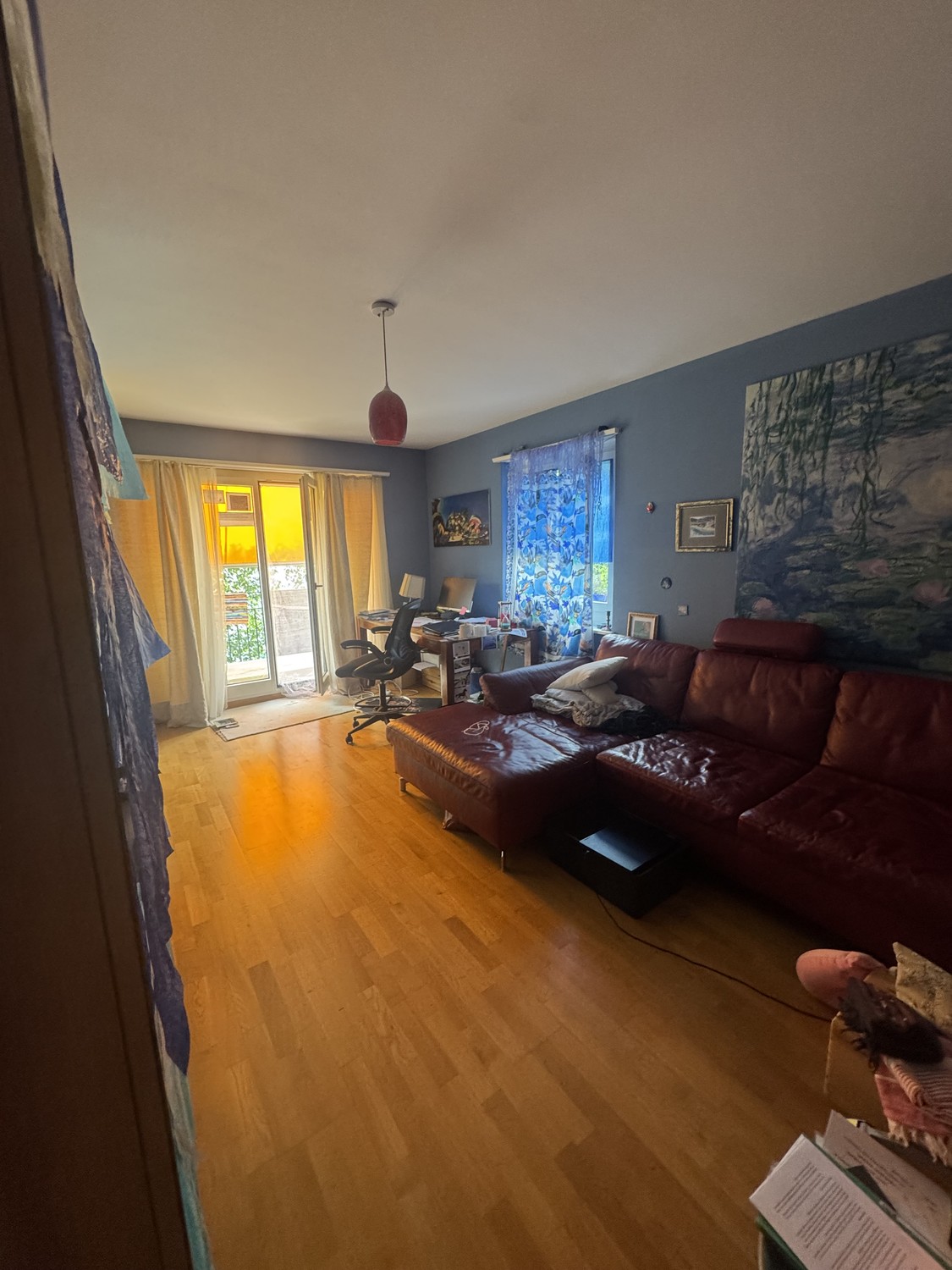 2 ½ room apartment","description":"2.5 room apartment, some furniture can be taken over."}, photo 2 of 10