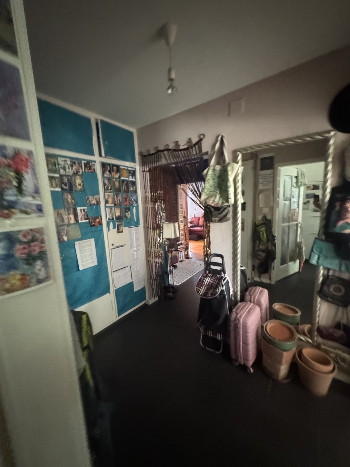2 ½ room apartment","description":"2.5 room apartment, some furniture can be taken over."}, photo 6 of 10