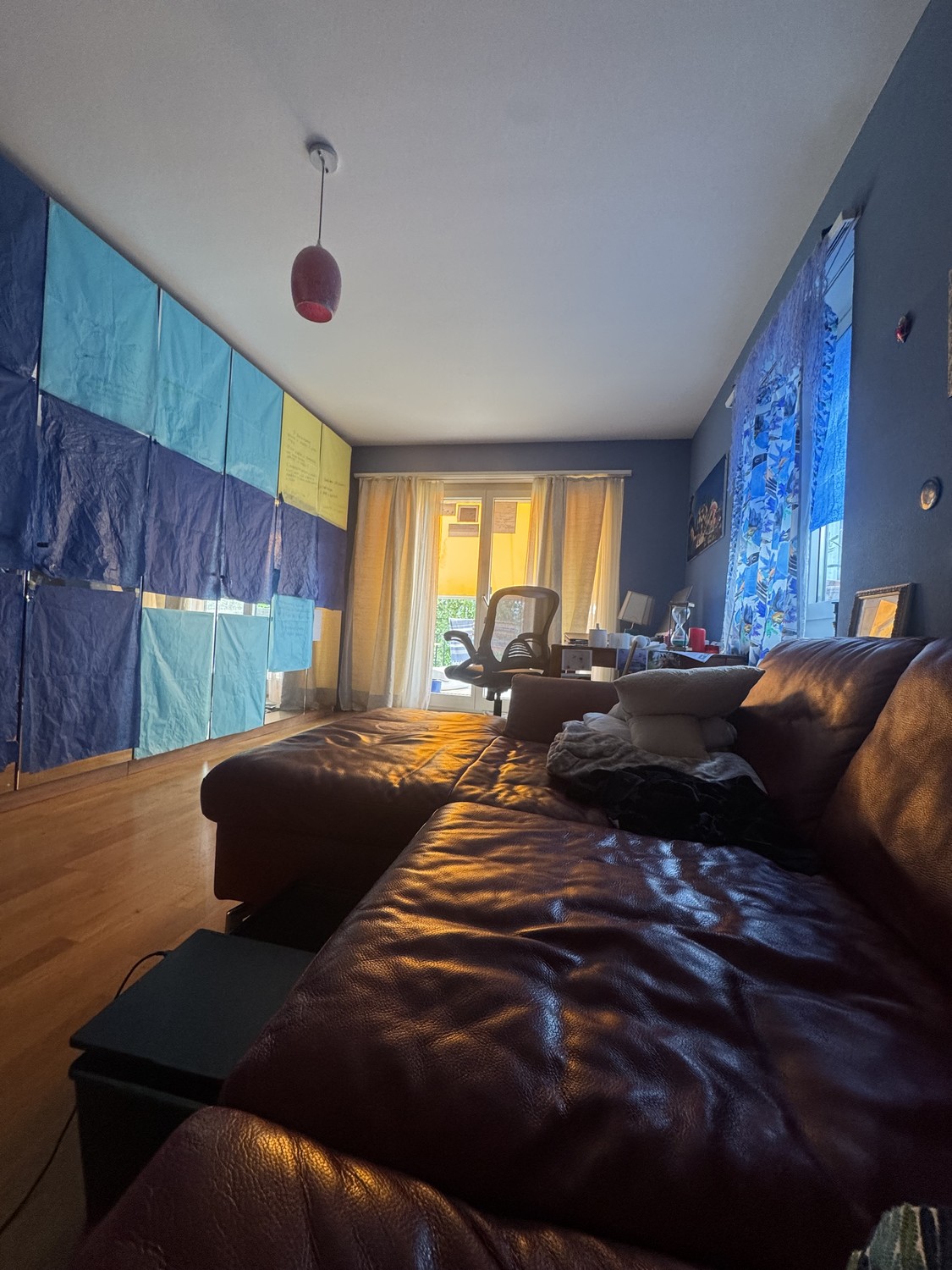 2 ½ room apartment","description":"2.5 room apartment, some furniture can be taken over."}, photo 3 of 10