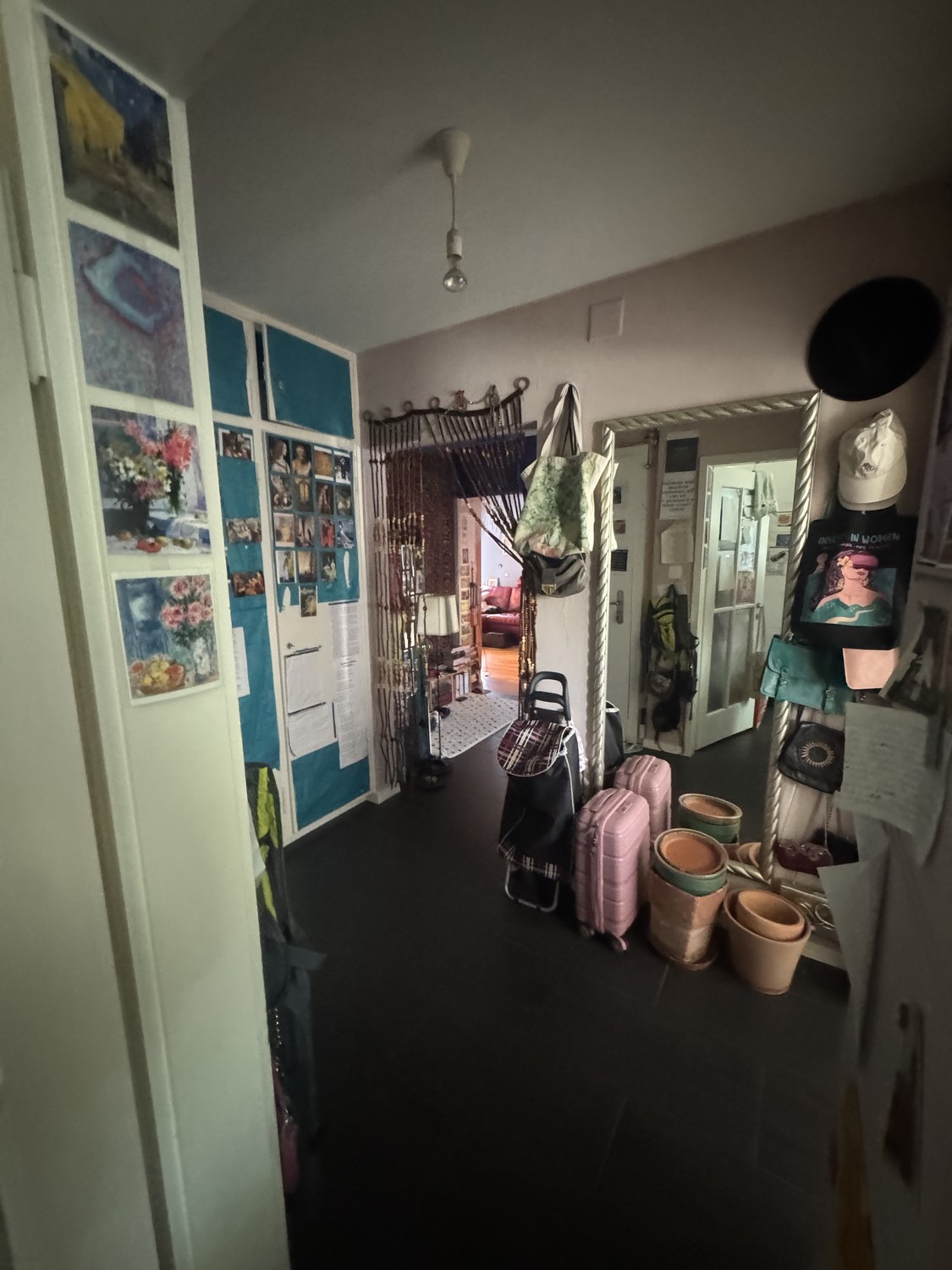 2 ½ room apartment","description":"2.5 room apartment, some furniture can be taken over."}, photo 9 of 10
