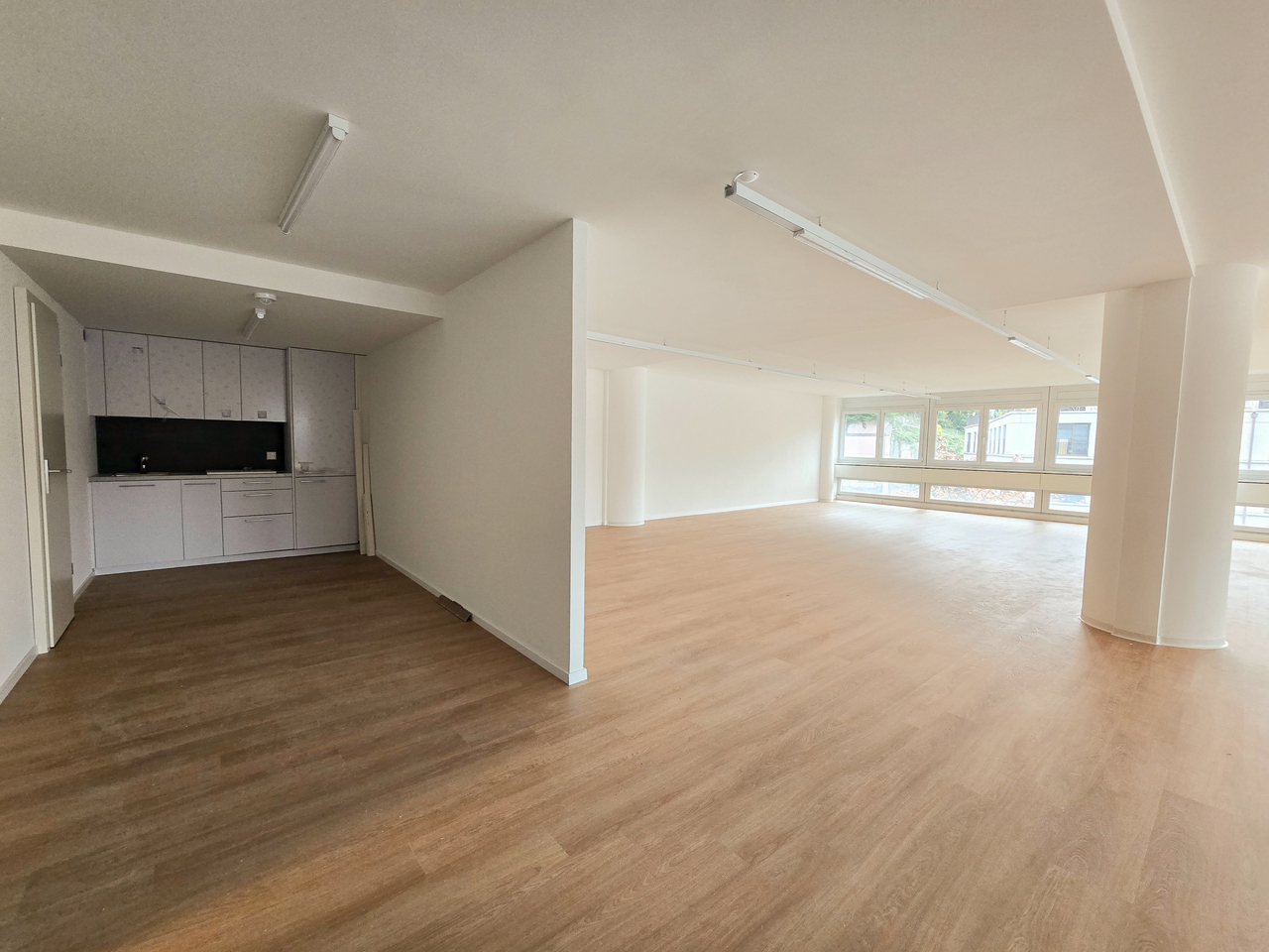 230m² office, photo 1 of 10