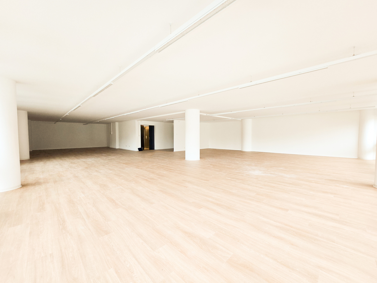 230m² office, photo 2 of 10
