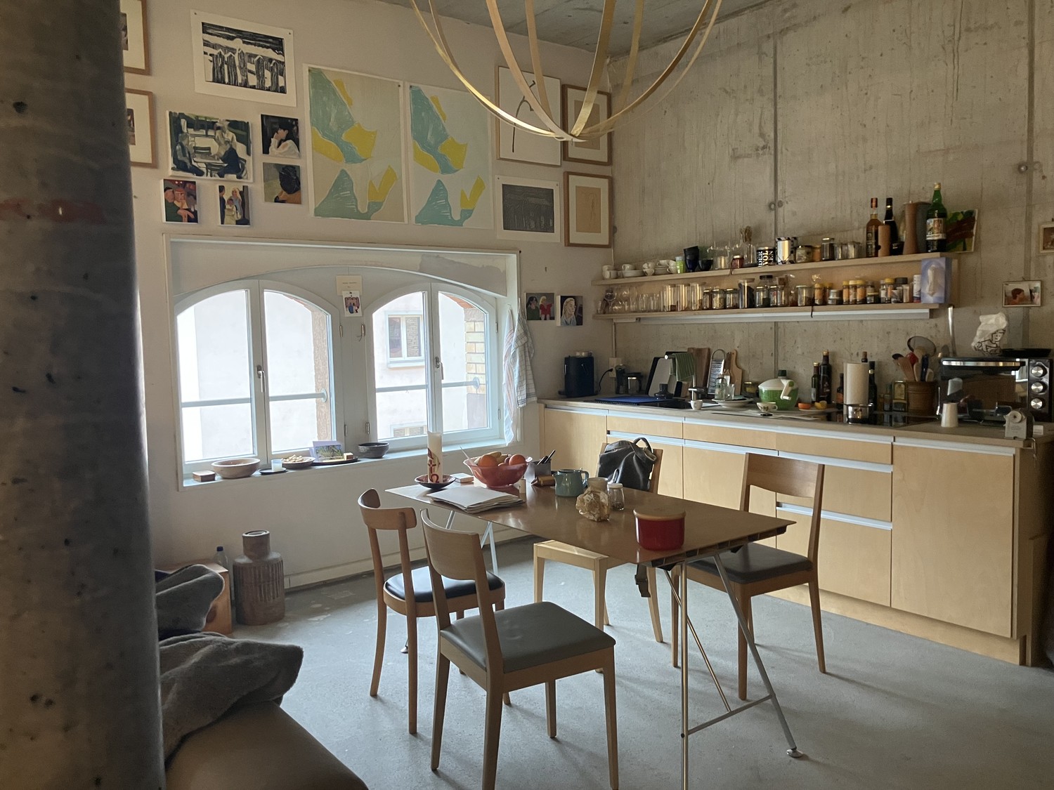 45m² commercial

Subtenant (male/female) wanted for
Atelier Galerieraum

Atelier at Giesshübelstrasse 62 B on the 4th floor with a large roof terrace, directly opposite Brunaupark and Sihlcity.

The entire area is approx. 130M2. Kitchen, WC / shower and Wlan are available.

I am looking for 1 - 2 su, photo 4 of 6
