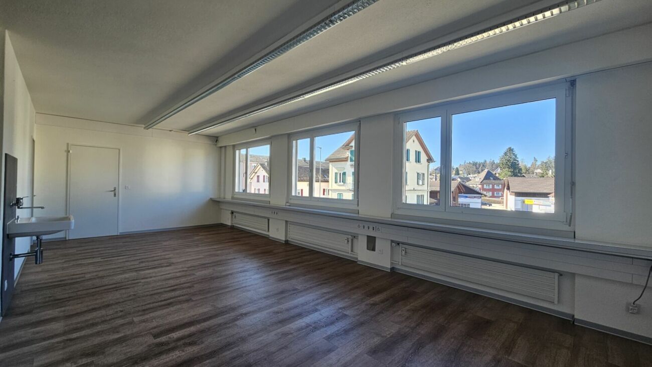 223m² commercial