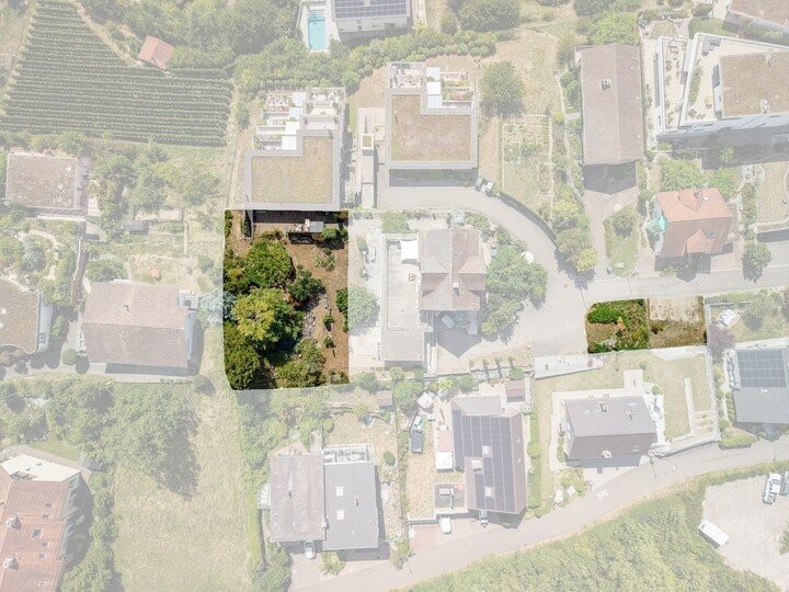 909m² building land