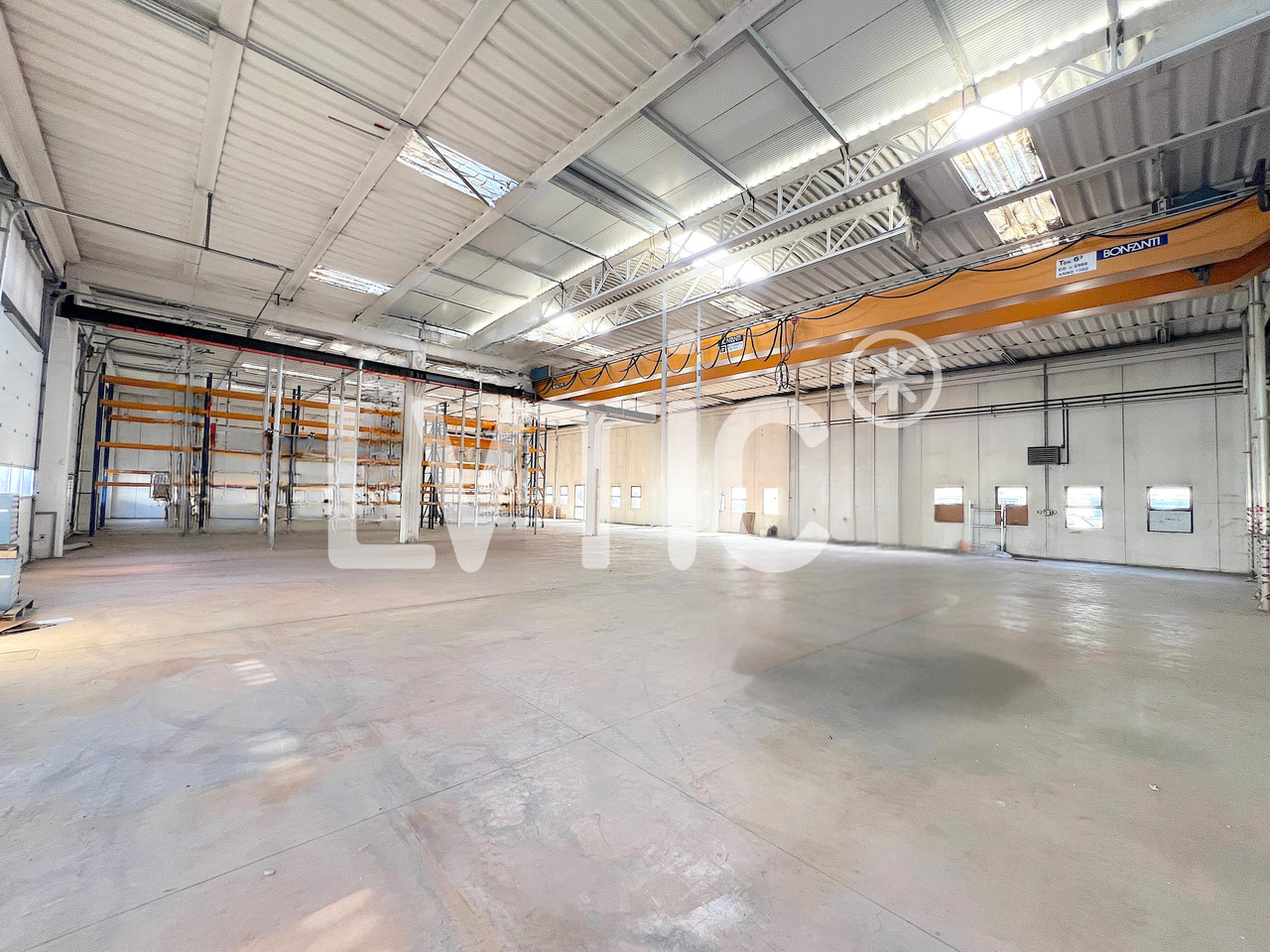 2000m² industrial object, photo 5 of 10