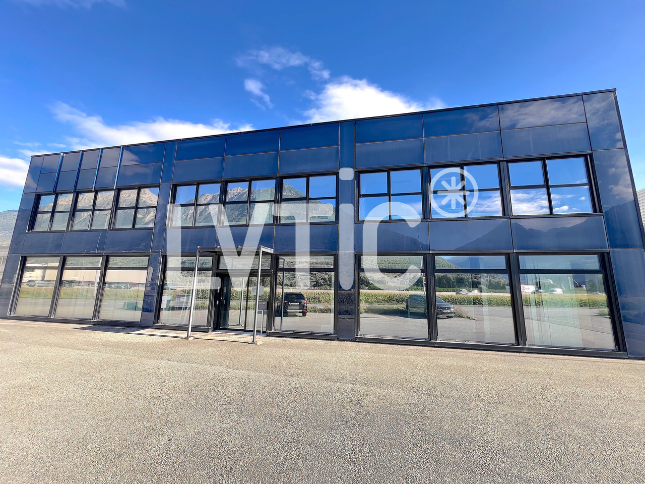 2000m² industrial object, photo 3 of 10