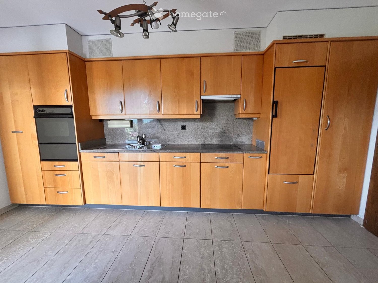 Villa familiare a St Germain Savièse, vicino al villaggio, scuole, negozi, impianti sportivi, vista mozzafiato a sud sulle Alpi, 2 garage