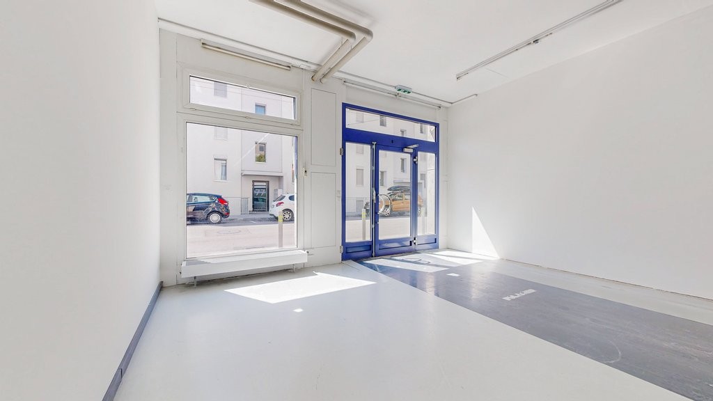 244m² shop, photo 2 of 10