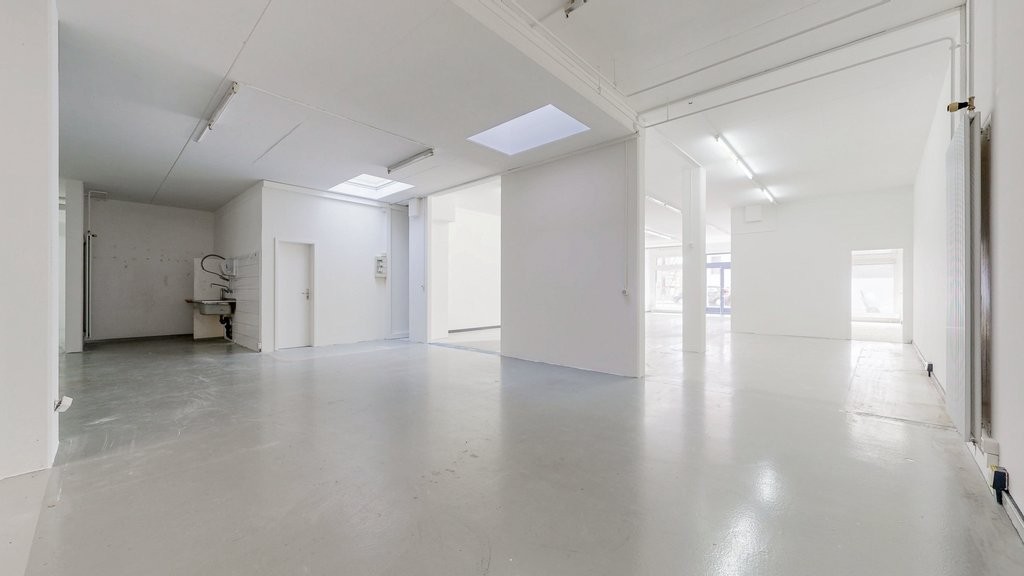244m² shop, photo 3 of 10