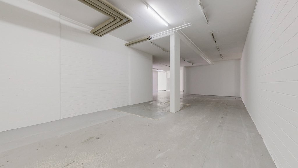 244m² shop, photo 6 of 10