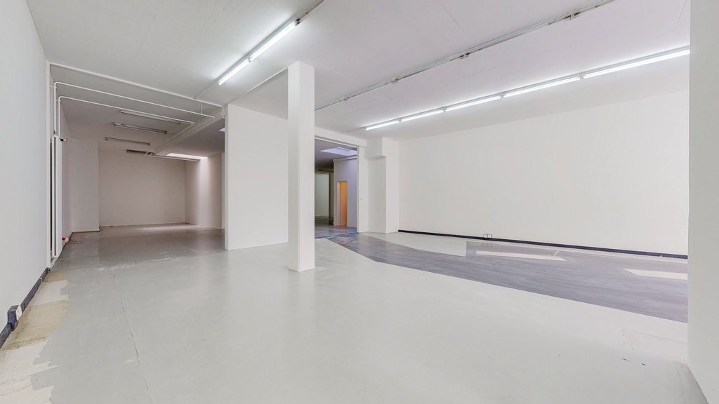 244m² shop, photo 8 of 10