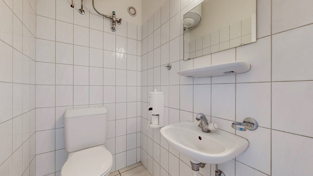 244m² shop, photo 9 of 10