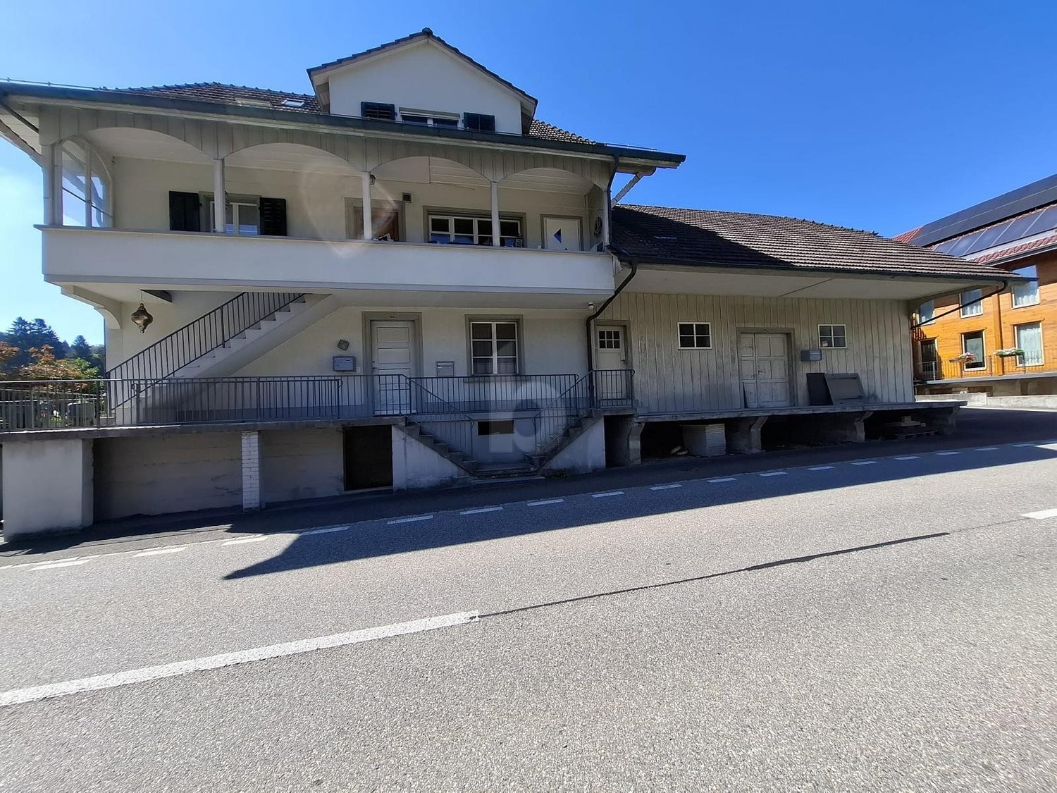 570m² de local de stockage