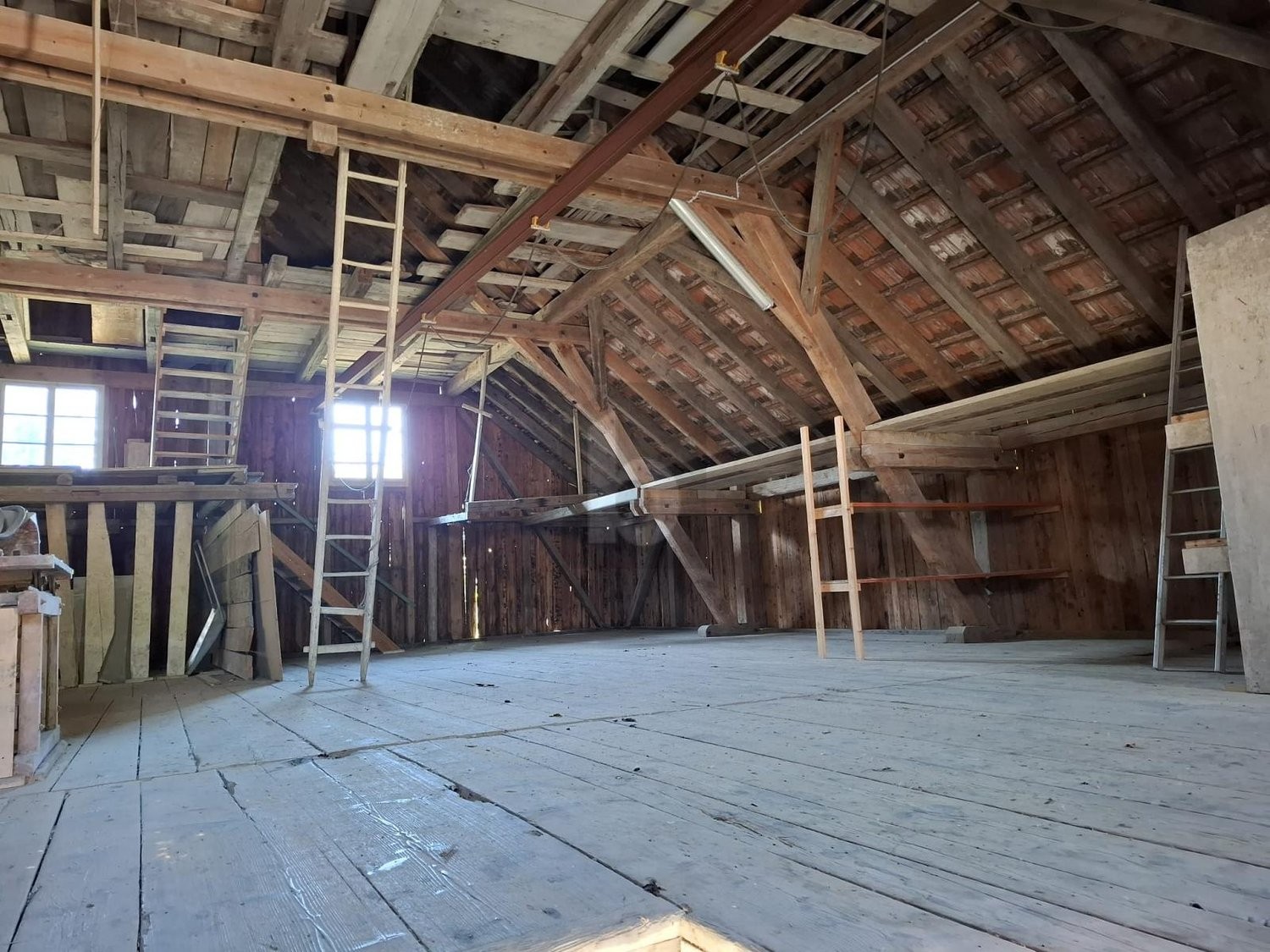 570m² de local de stockage
