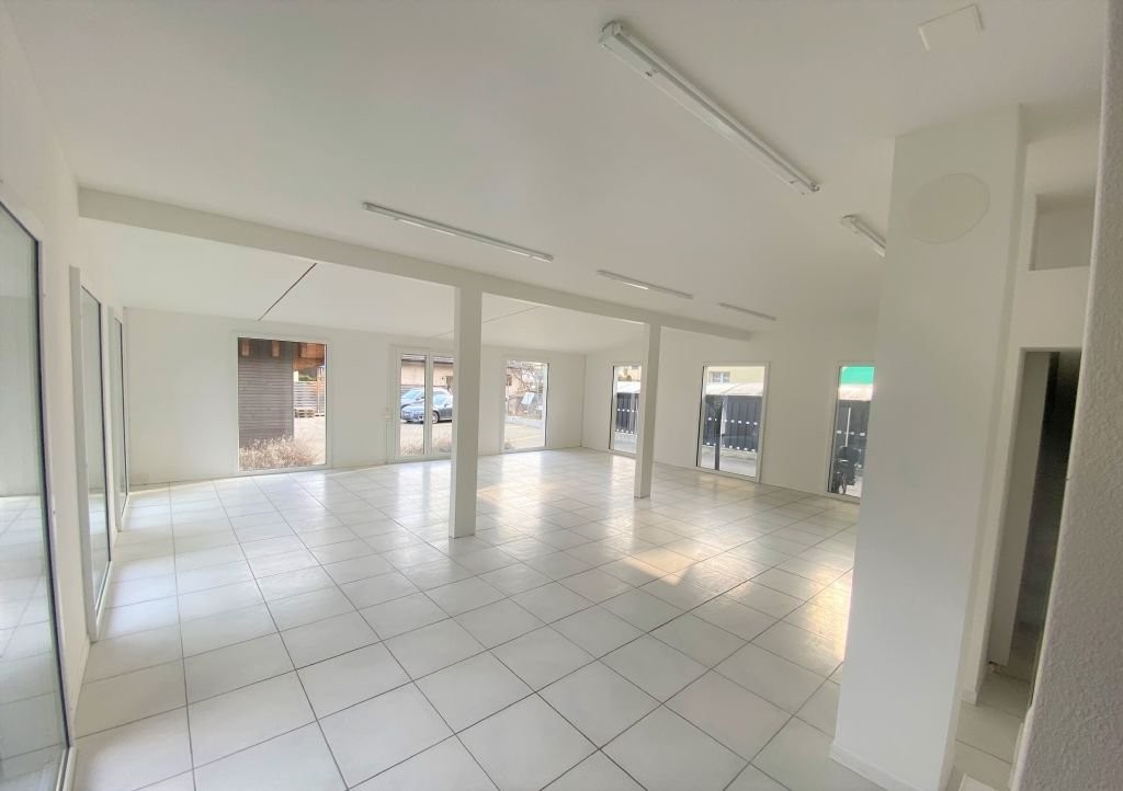72m² commercial