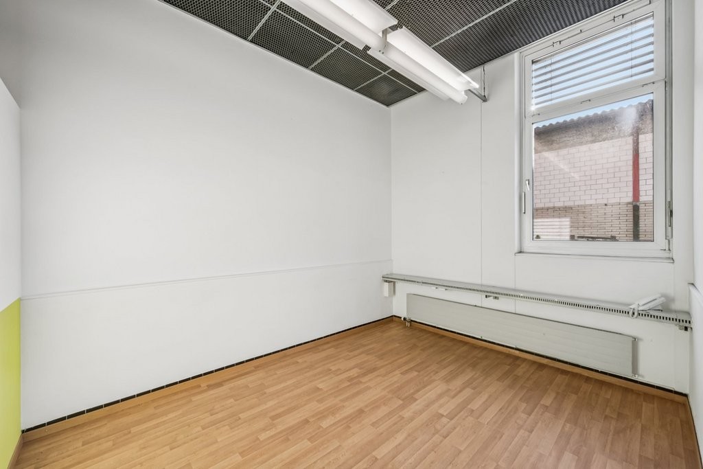 Office, photo 4 of 9