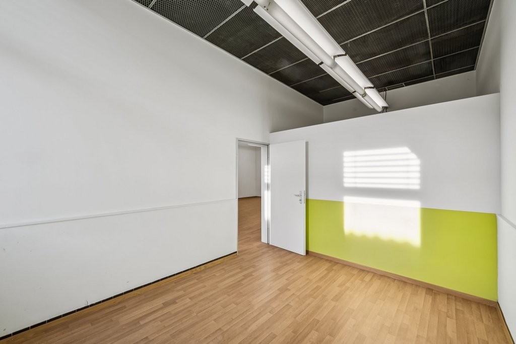 Office, photo 6 of 9