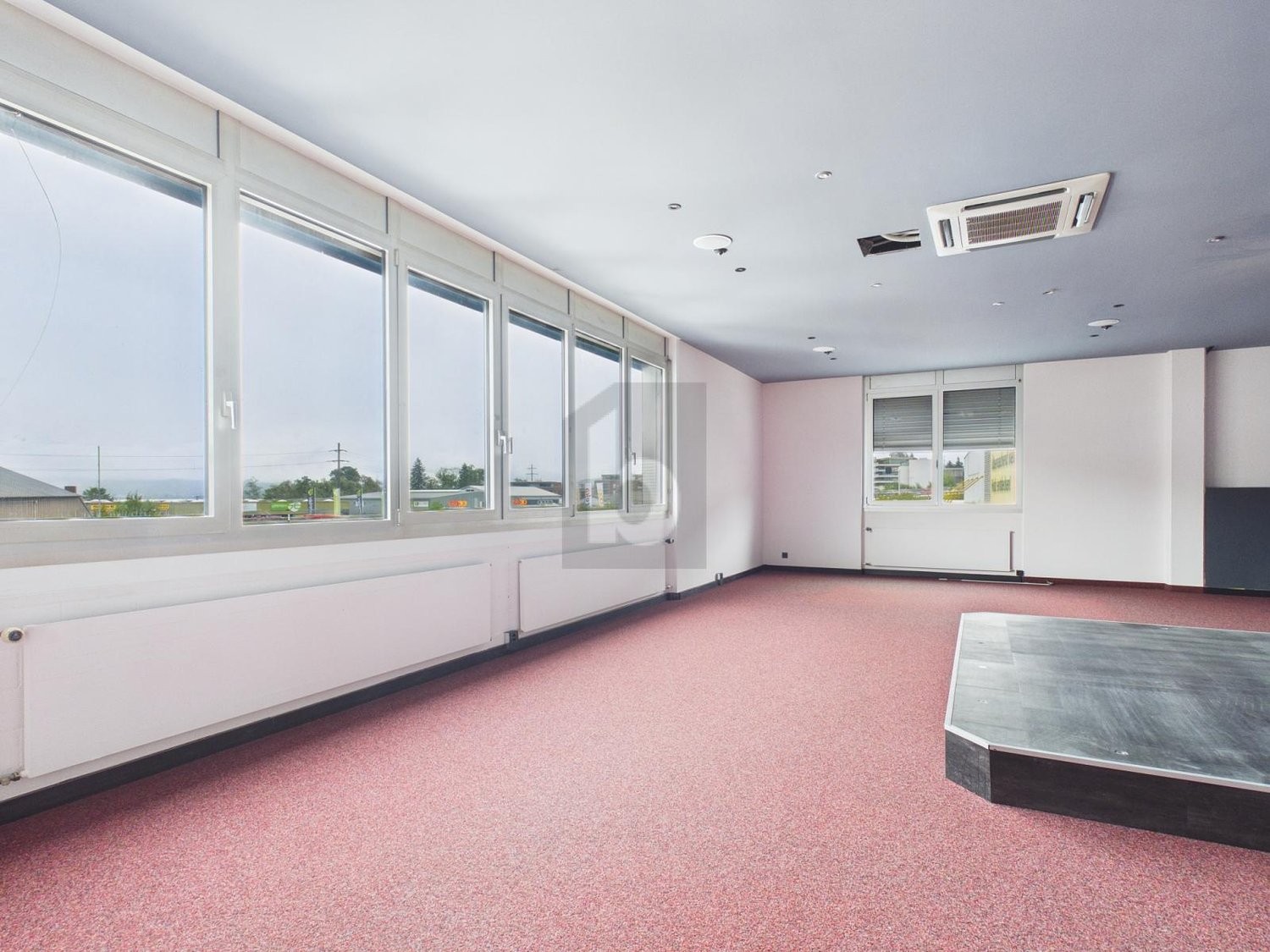 200m² office, photo 1 of 4