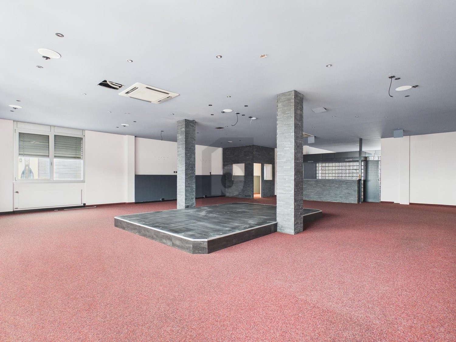 200m² office, photo 2 of 4
