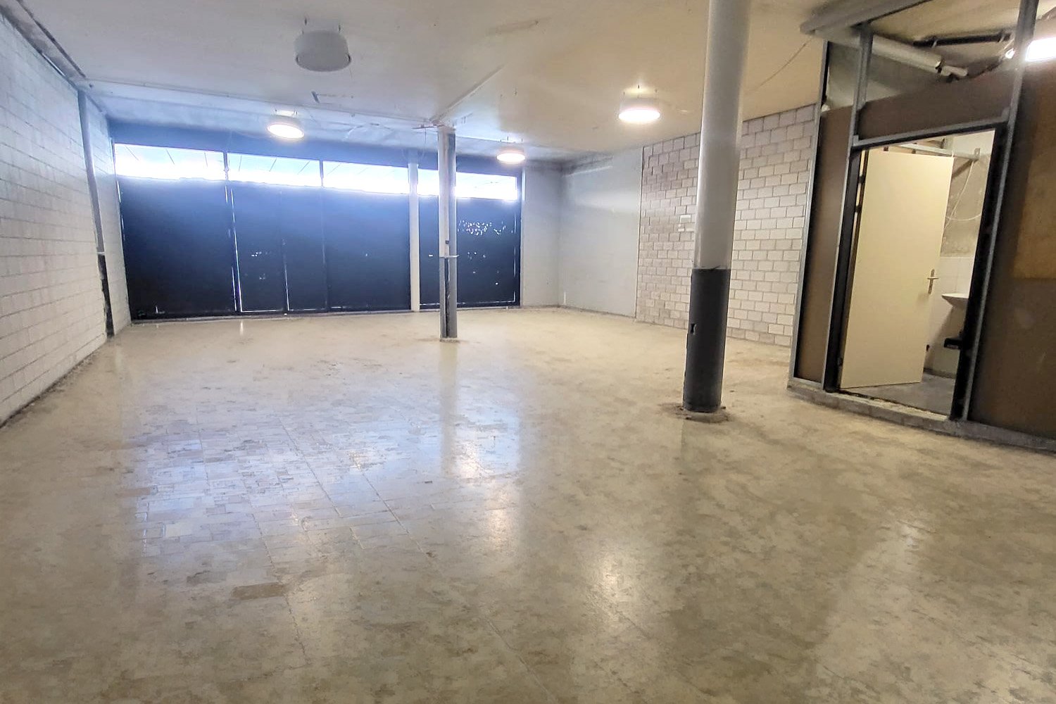 98m² shop, photo 5 of 8