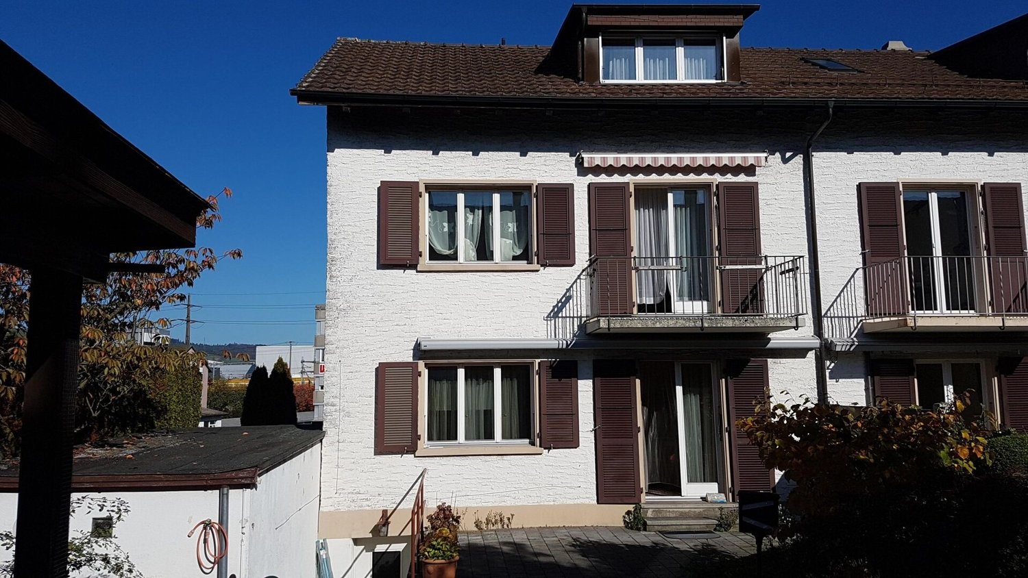 6 rooms row house, photo 1 of 5