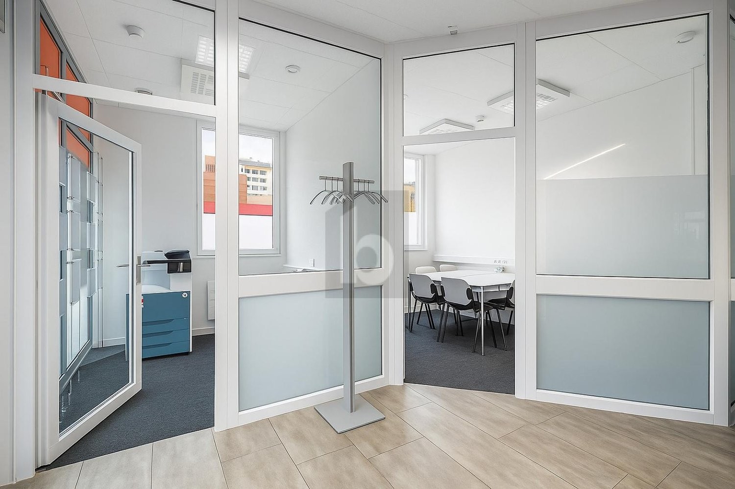 400m² office, photo 3 of 4