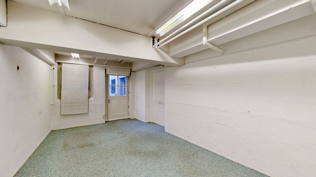296m² shop, photo 6 of 10
