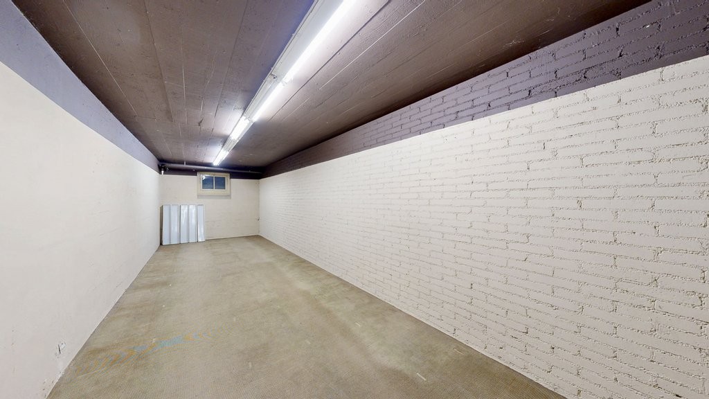 296m² shop, photo 8 of 10