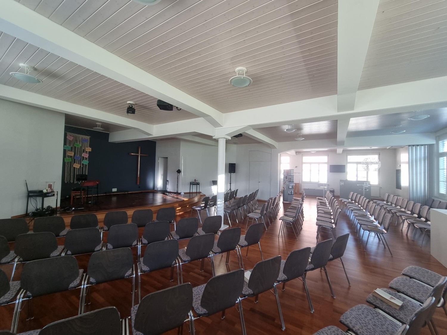 342m² office