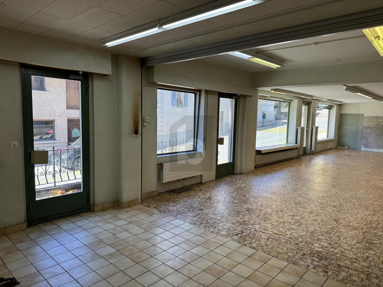 190m² shop, photo 3 of 4