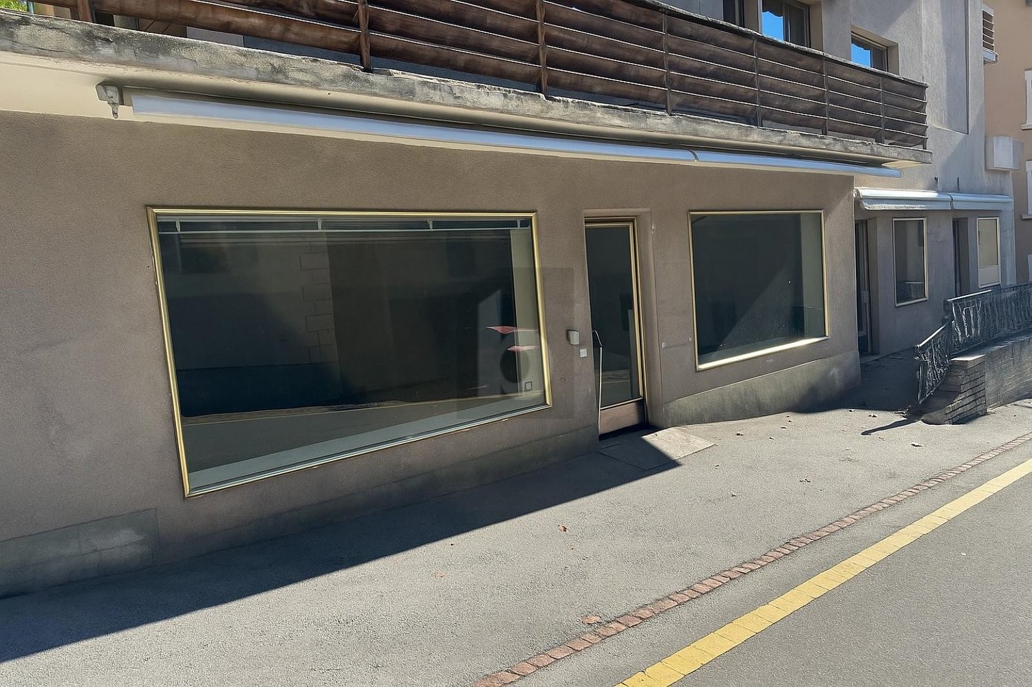 190m² shop, photo 2 of 4