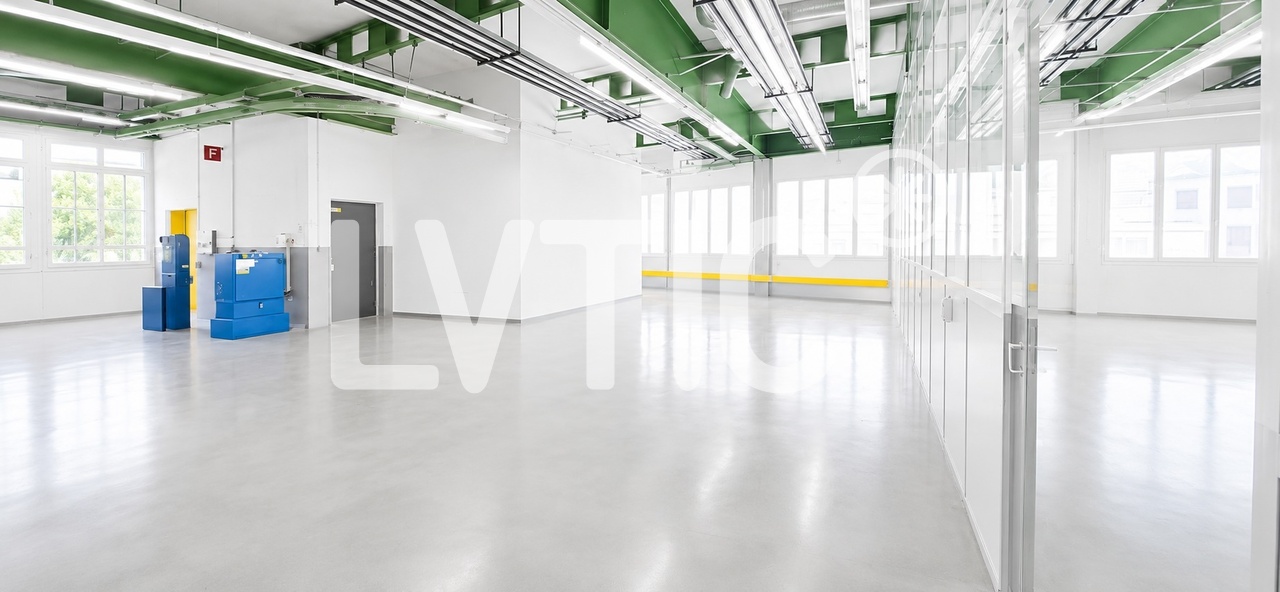 464m² workshop, photo 1 of 6