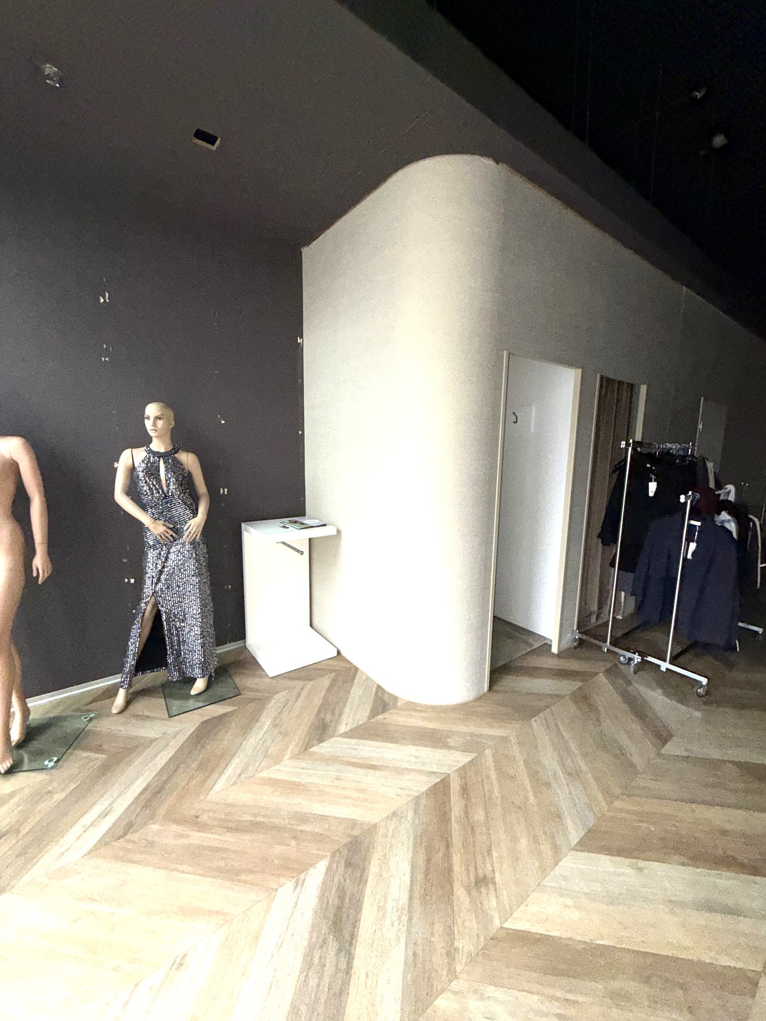 85m² shop