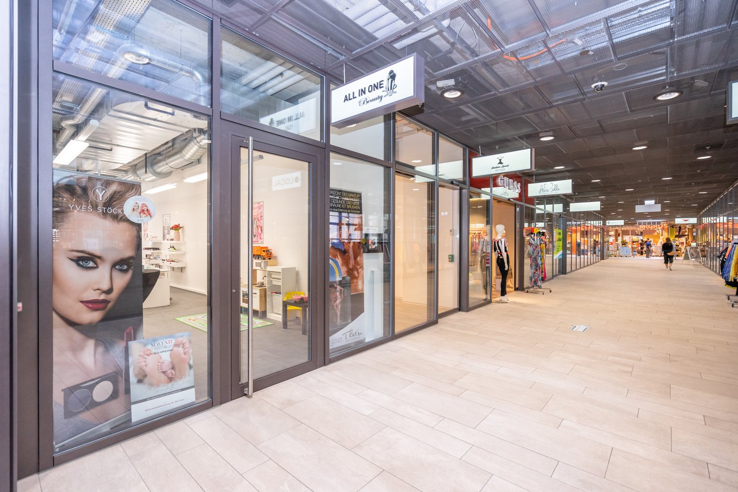85m² shop