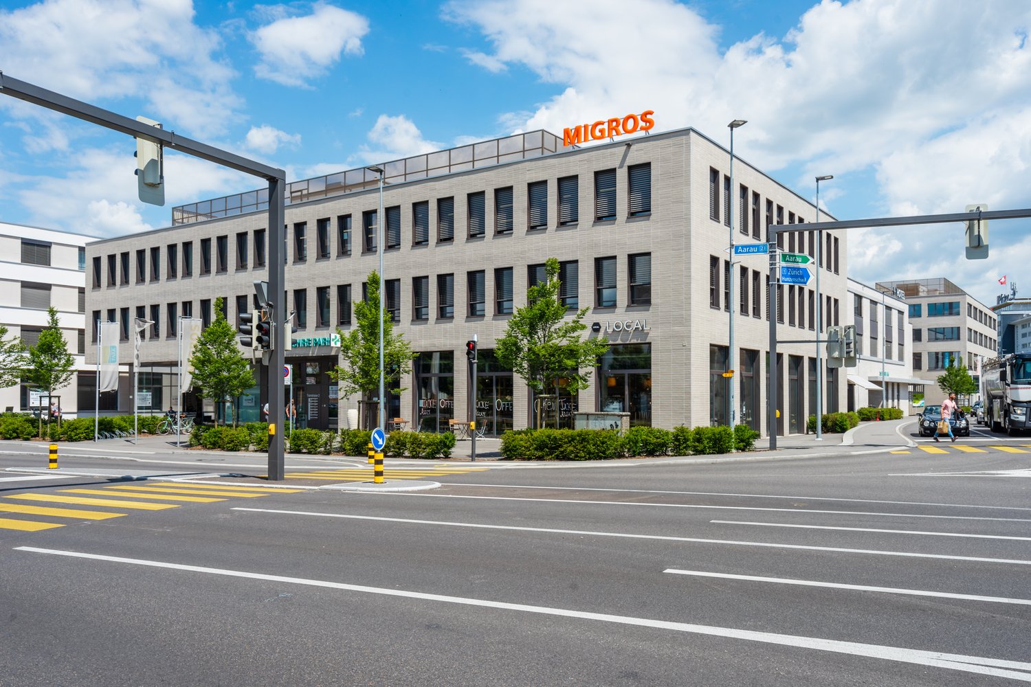 85m² shop