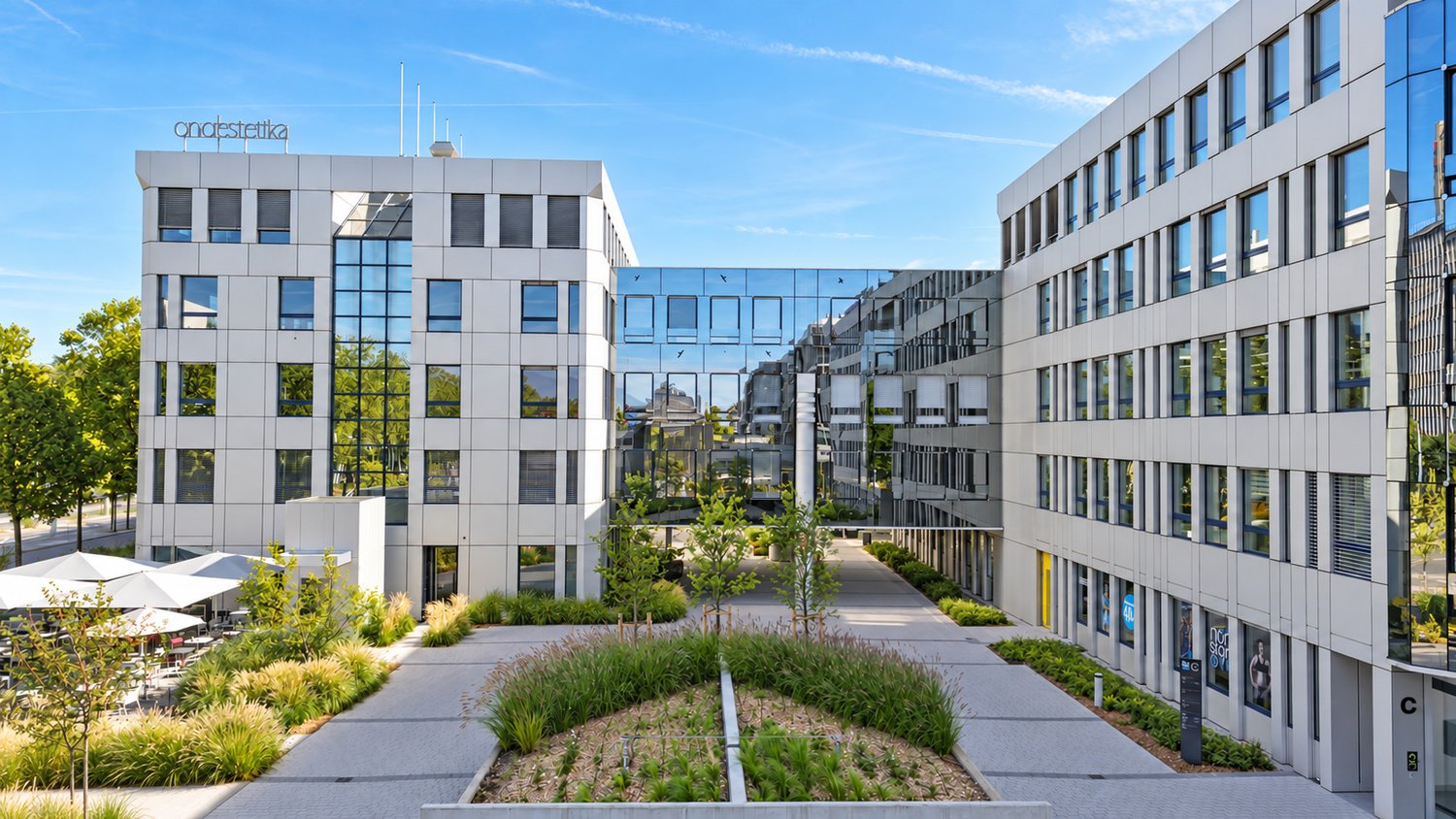 900m² office
