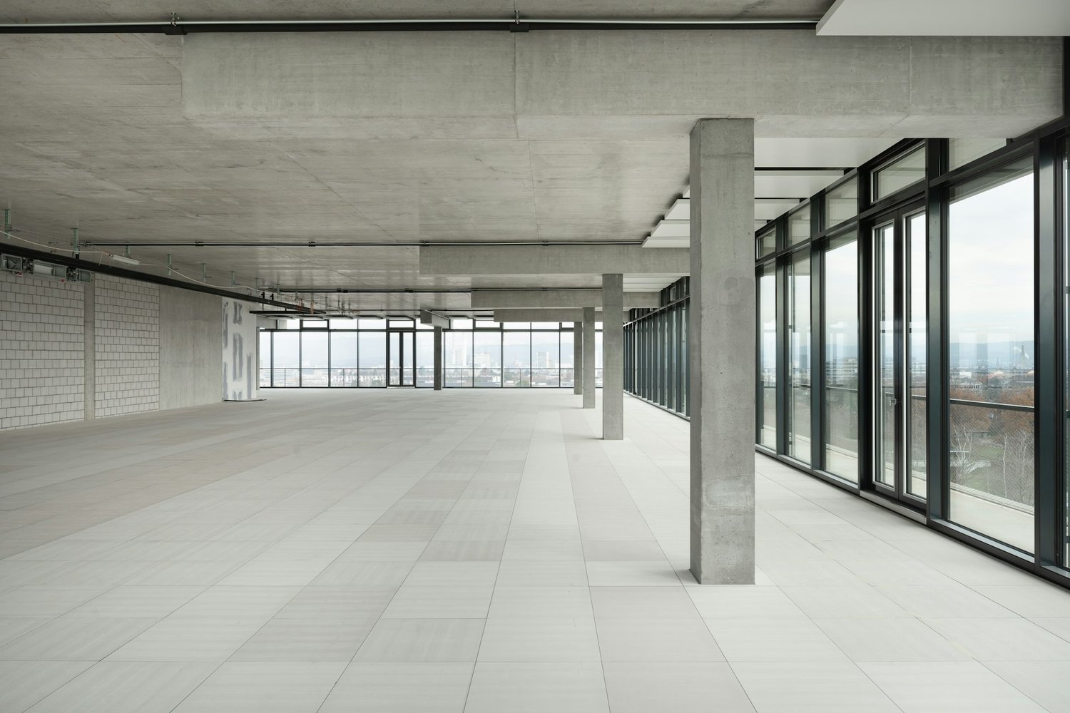 245m² office