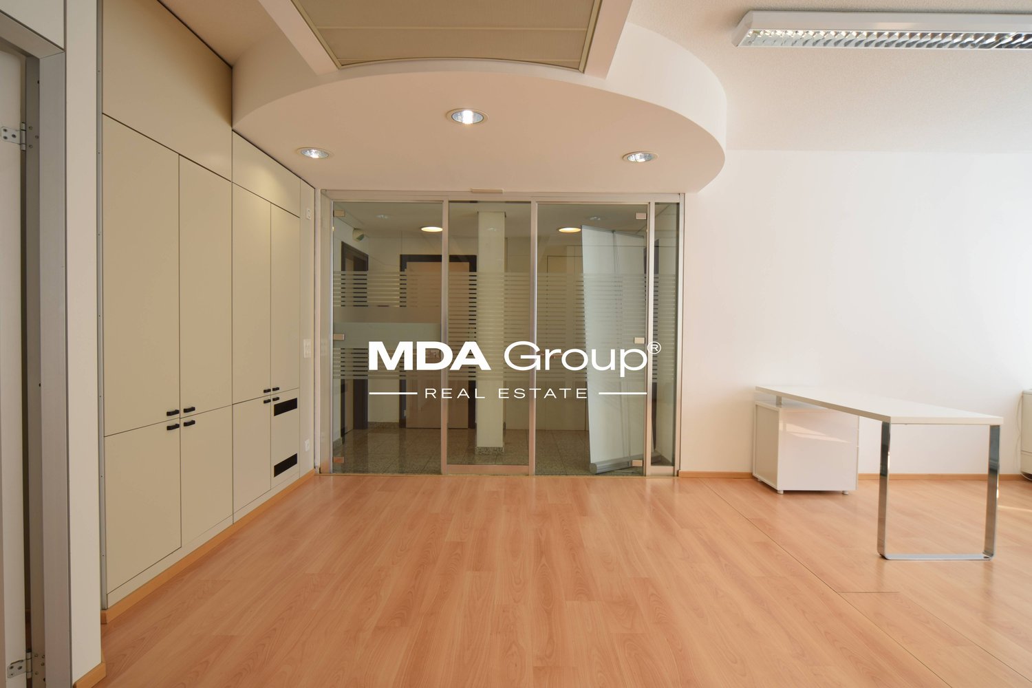 448m² office
